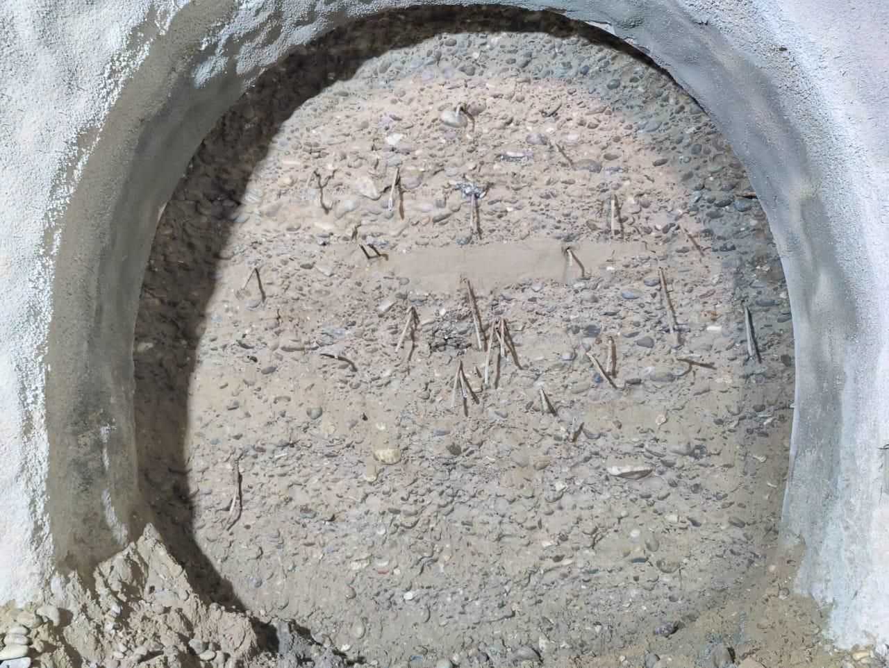 Rock bolt installation with concrete ring collar